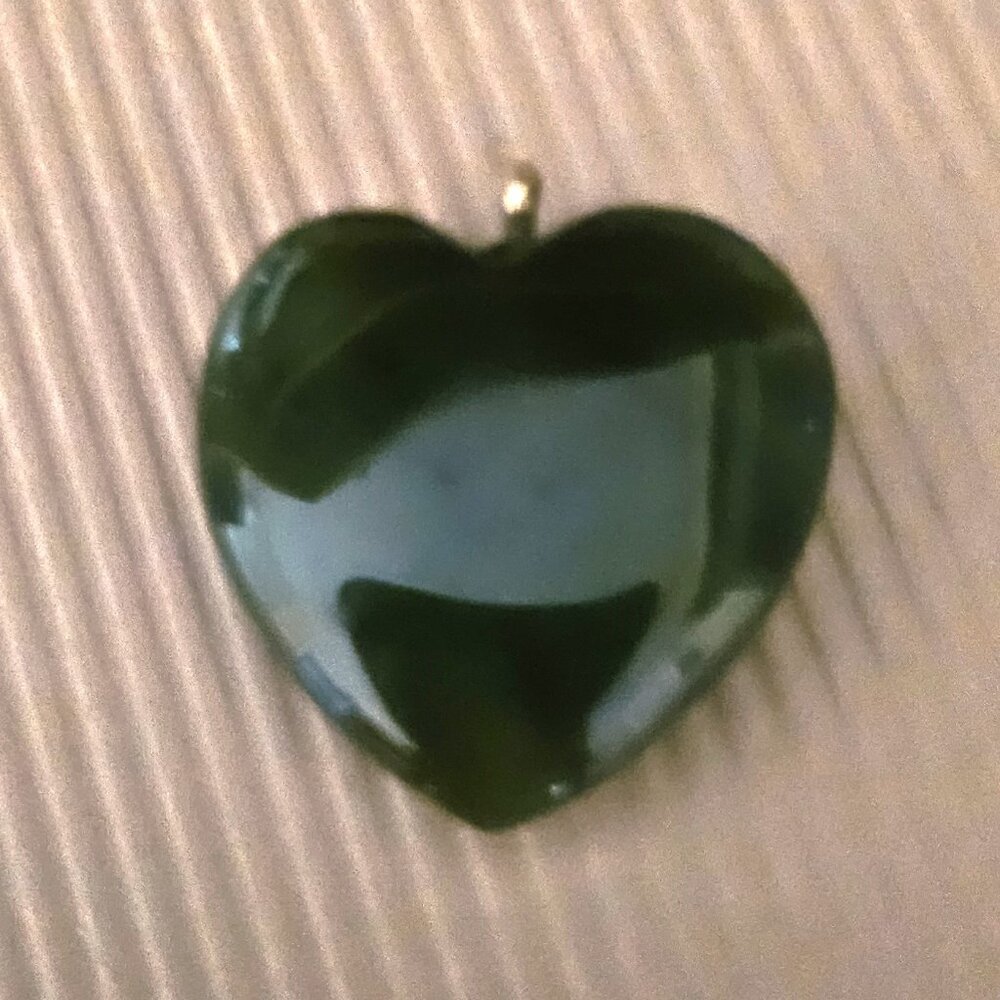 VINTAGE DEEP GREEN JADE HEART with DELICATE GOLD BAIL